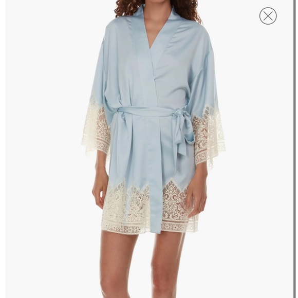 Short Lace Robe - Picture 5 of 5